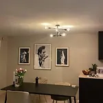 Ons 2024 Modern Apartment, 2 Bedrooms