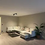 Ons 2024 Modern Apartment, 2 Bedrooms